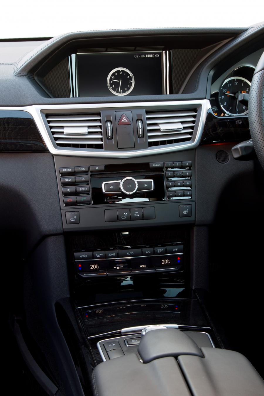  Mercedes-Benz E300 Hybrid Saloon 2012 года  (фото 19 из 58)